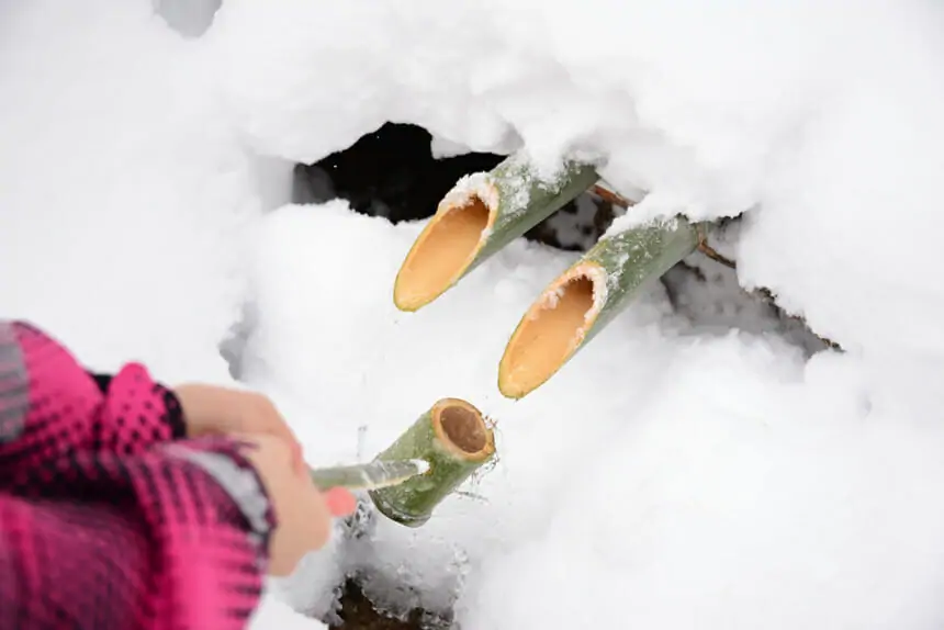 位山から溢れ出る「源流の水」