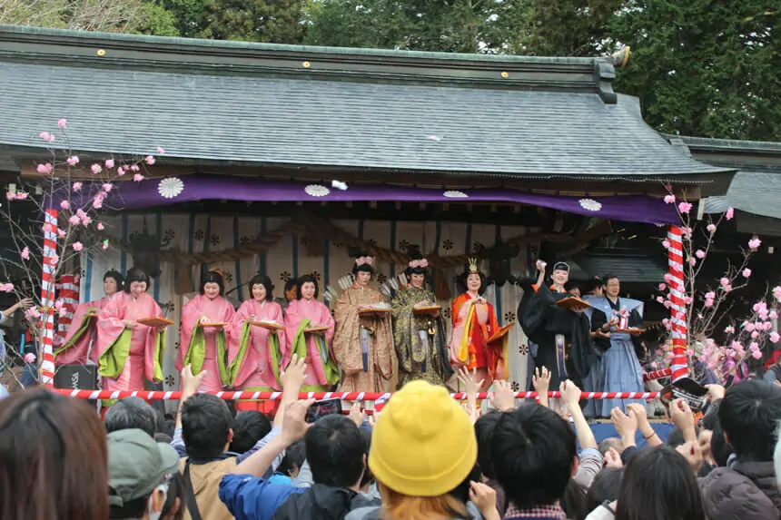 生きびな祭り（餅まき）