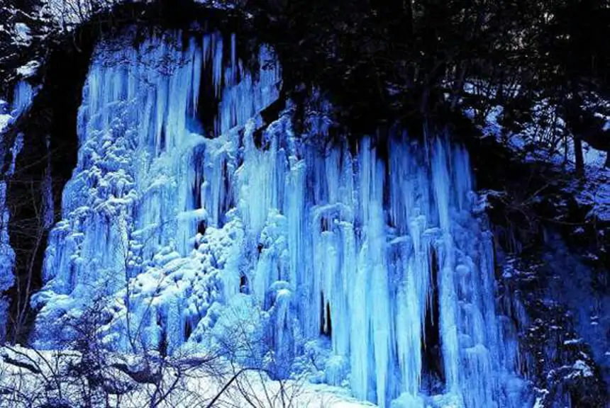 青氷の滝
