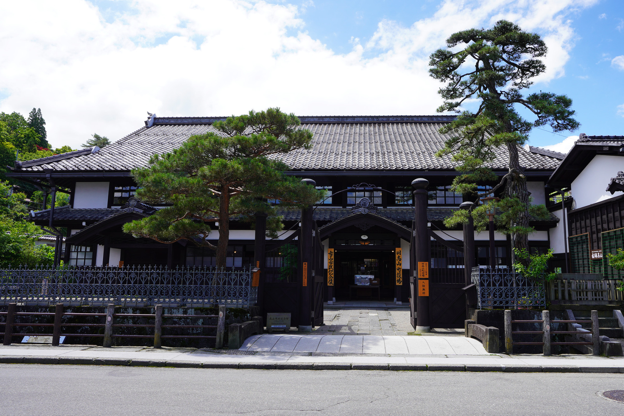 明治28年から昭和43年まで町役場・市役所として使用された高山市政記念館