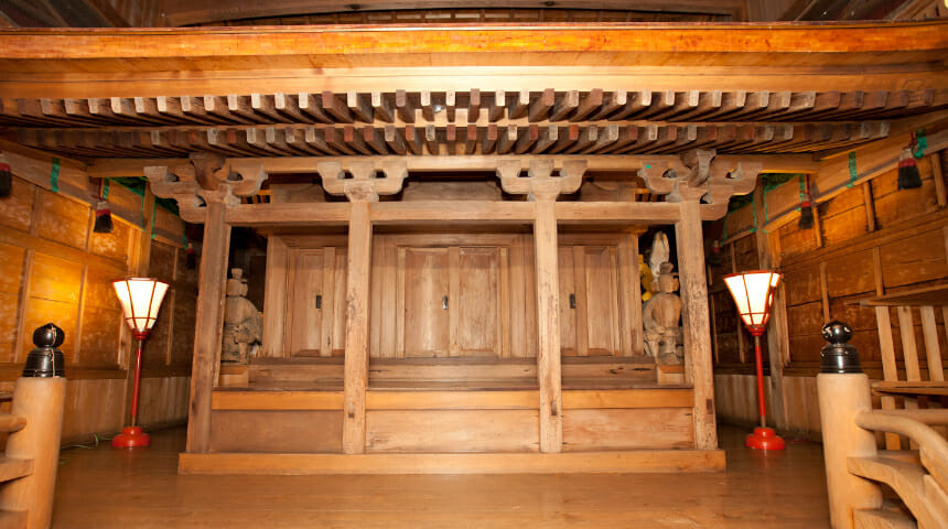 阿多由太神社本殿