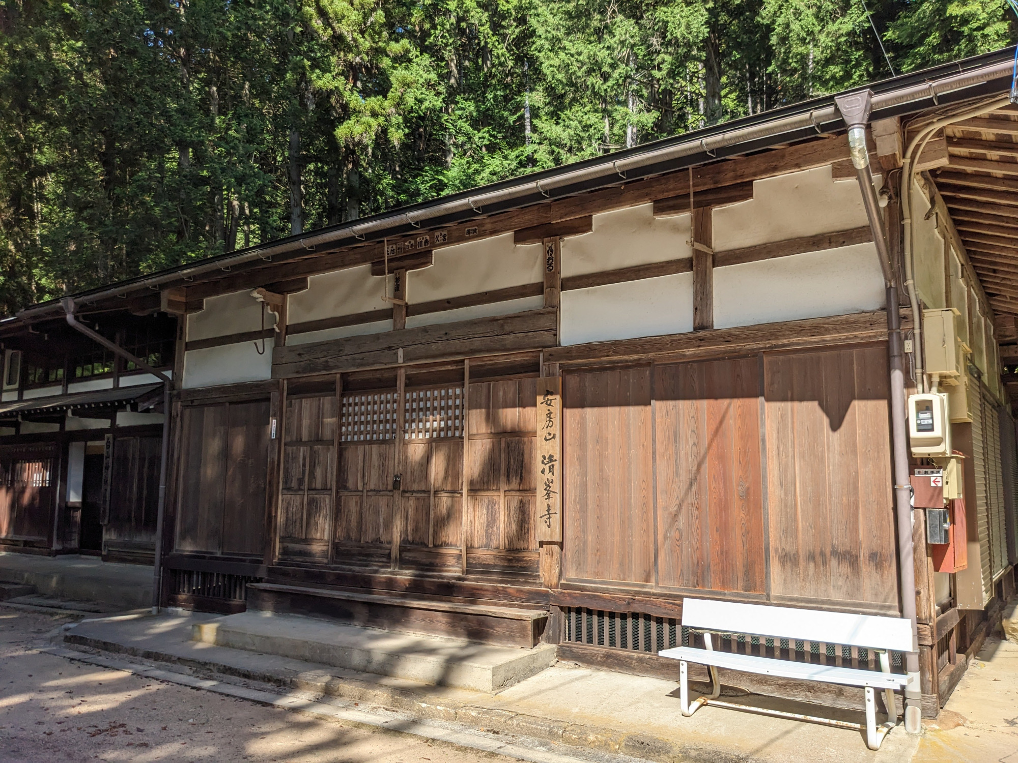 拝観には予約が必要な寺院も