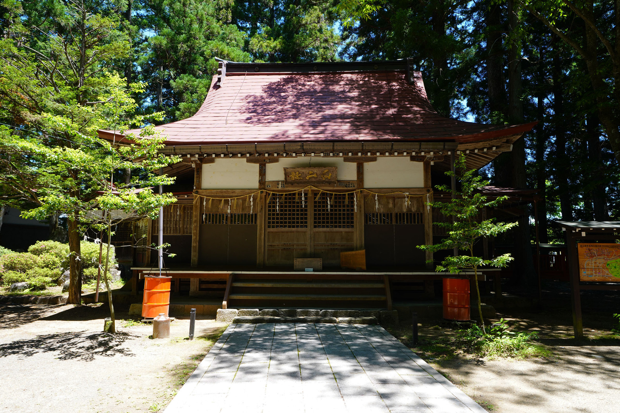 東山白山神社拝殿