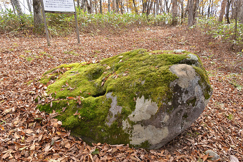 木曽義仲駒掛岩