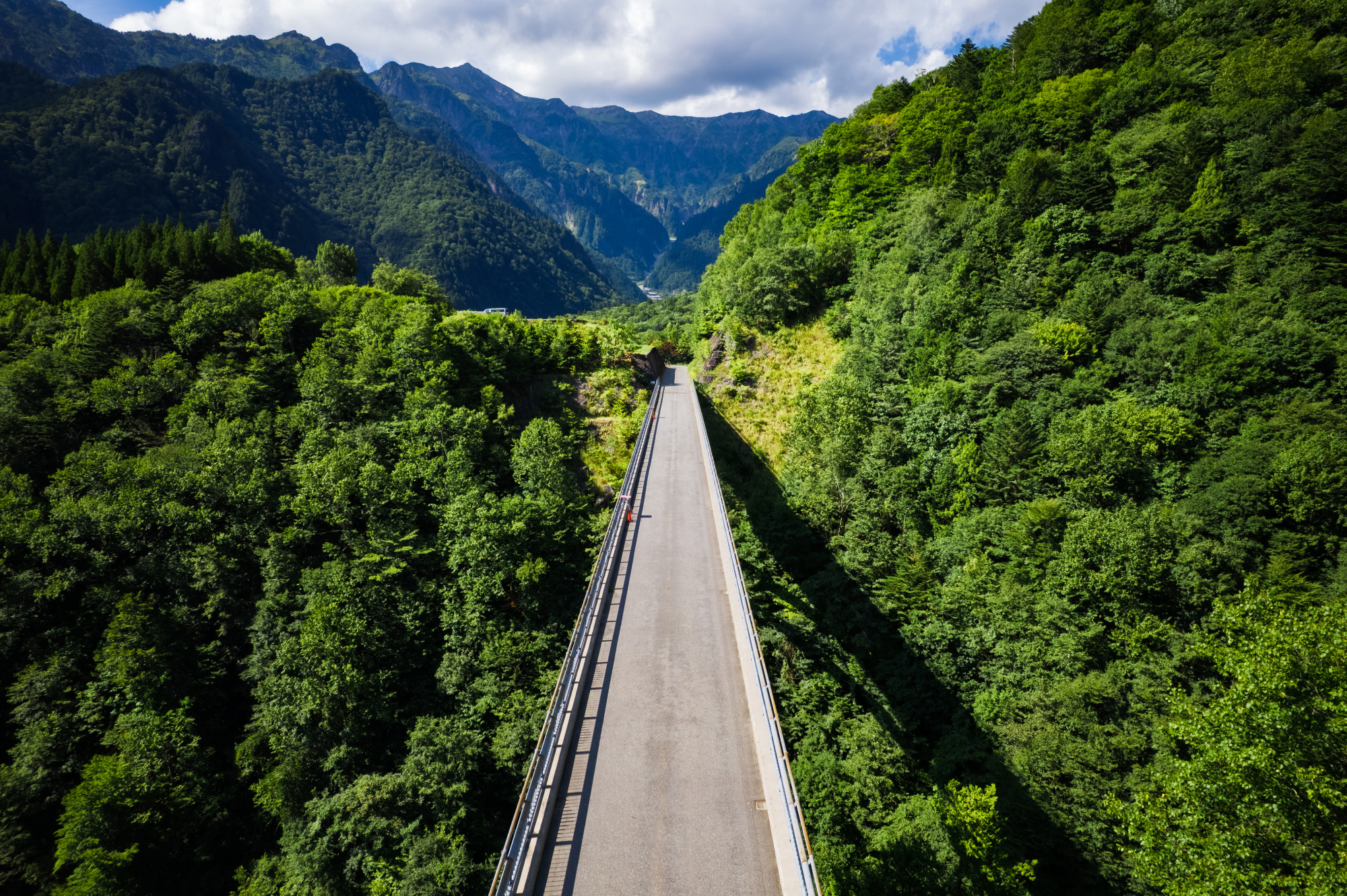 絶景の北アルプス大橋