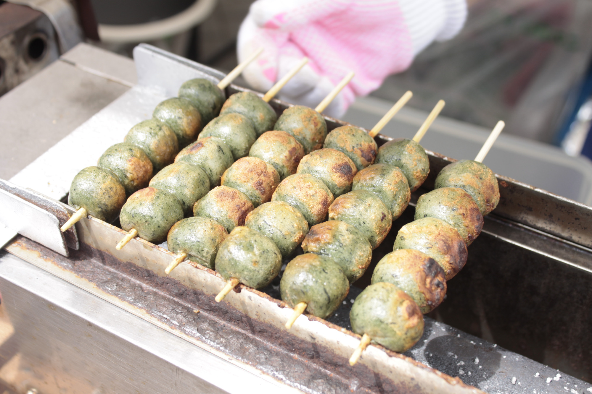 よもぎ風味のみたらしだんご