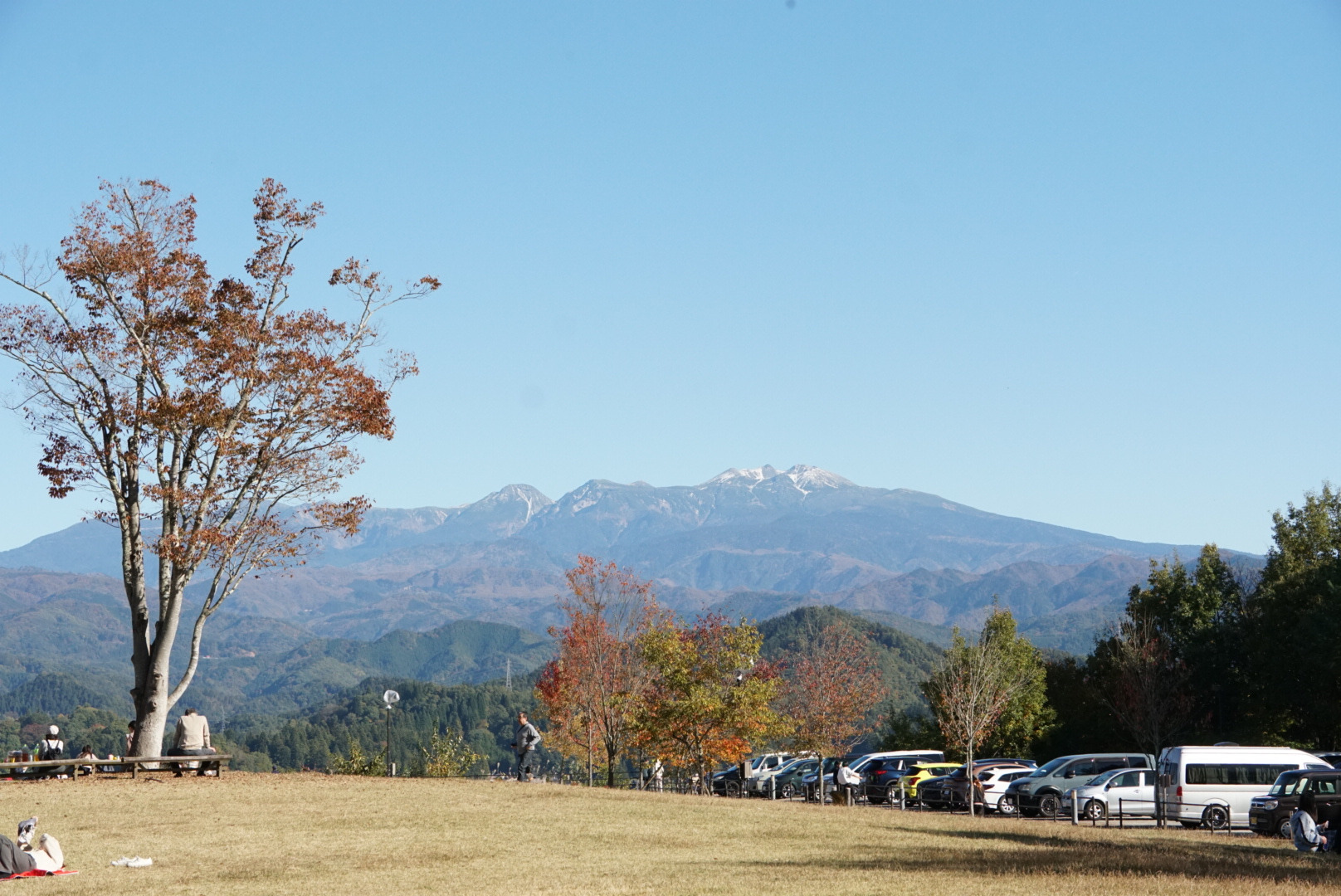 秋の日、乗鞍岳を望む