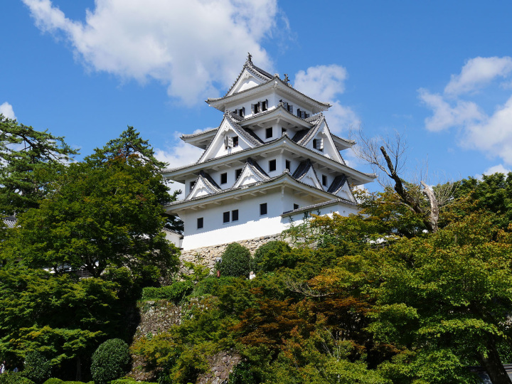 飛騨高山から水とおどりの城下町 郡上八幡へ　長良川鉄道に乗って郡上八幡の町を徒歩で楽しむ日帰りモデルコース