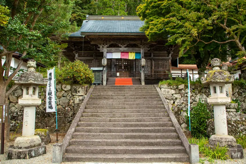 1600年以上の歴史があり、円空上人も滞在した山上の古刹「千光寺」