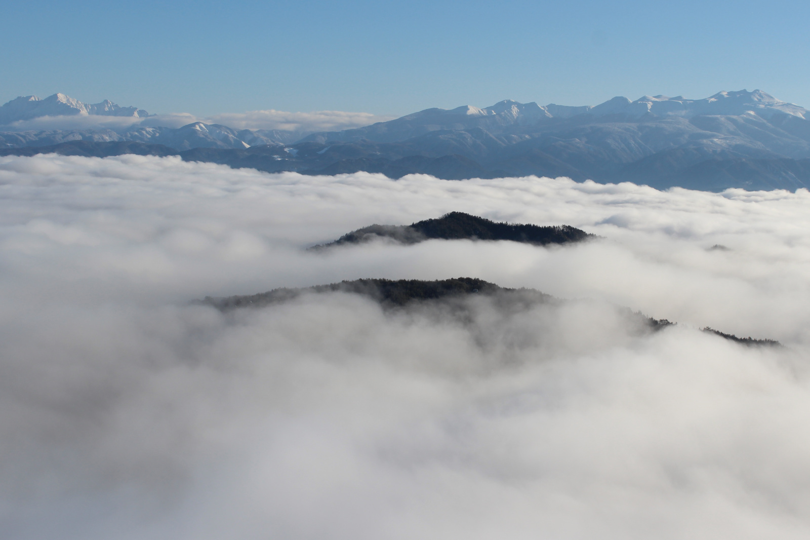 神の山「位山」より雲海を望む