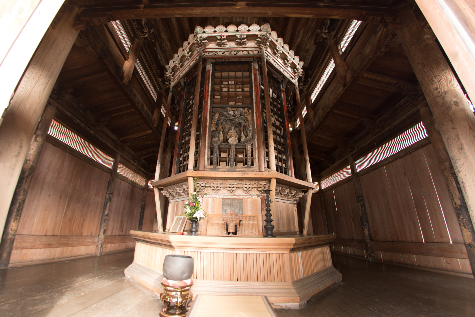 国内に現存する最古の輪蔵安国寺経蔵