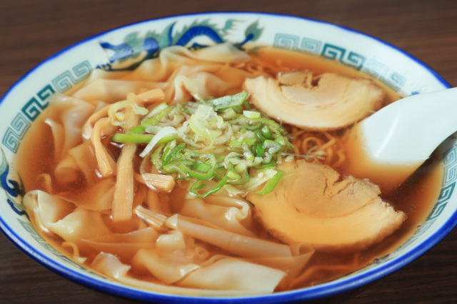 ワンタン麺も人気