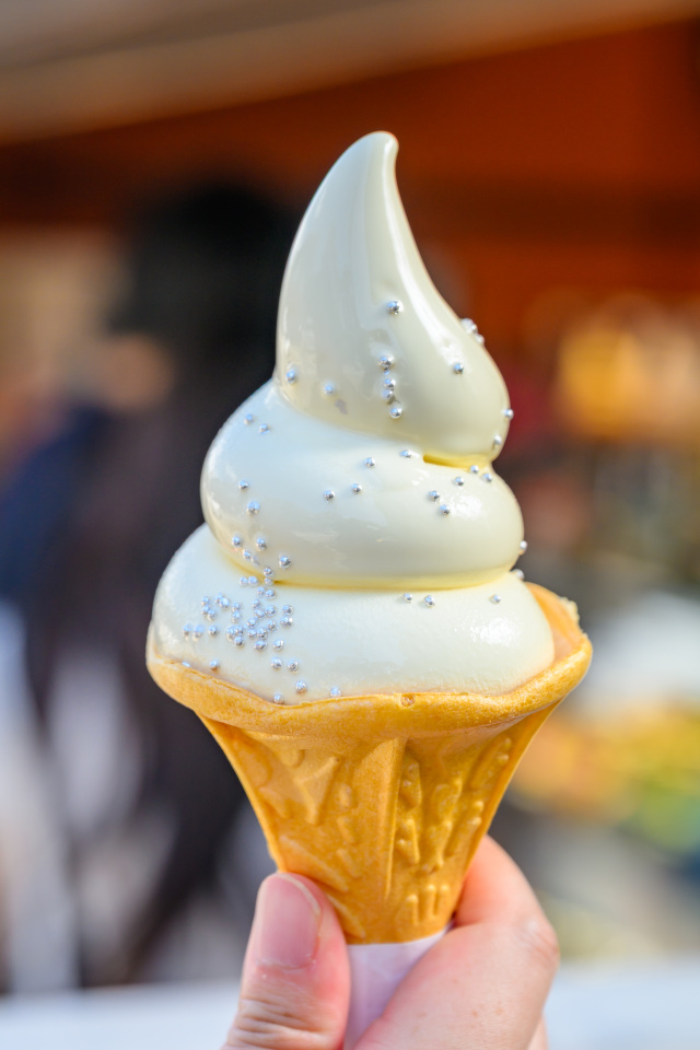なめらかプリンをソフトで再現した「プリンソフトクリーム」
