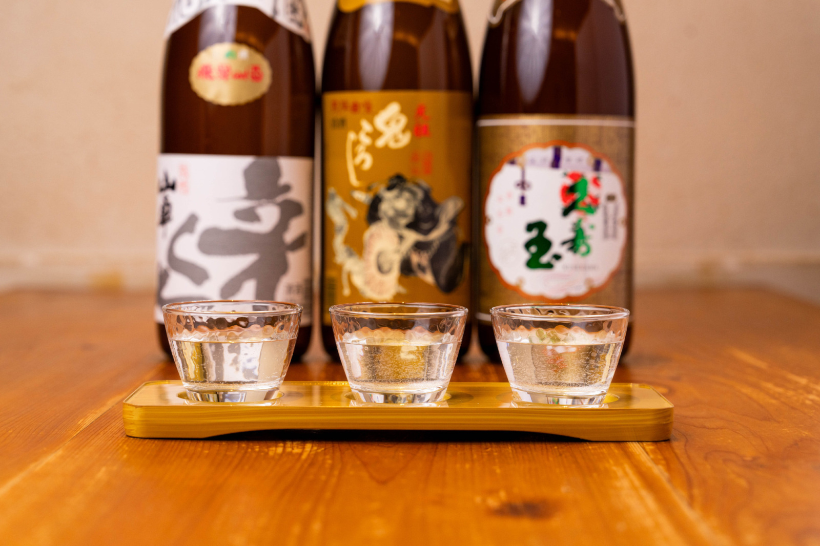 暖かい店内でいただく飛騨の地酒