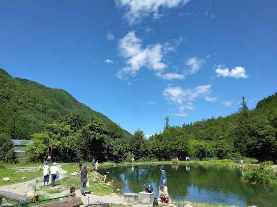 山と川に囲まれ大変気持ち良い場所です