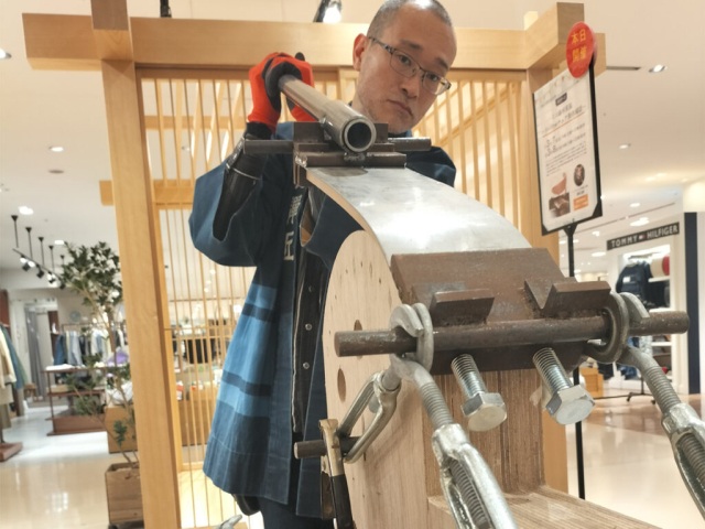 ミニ曲木実演＆Swallowチェアに込めた技術秘話