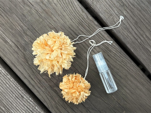 yuicaワークショップ　 かんなくずボール＆ミニスプレーづくり